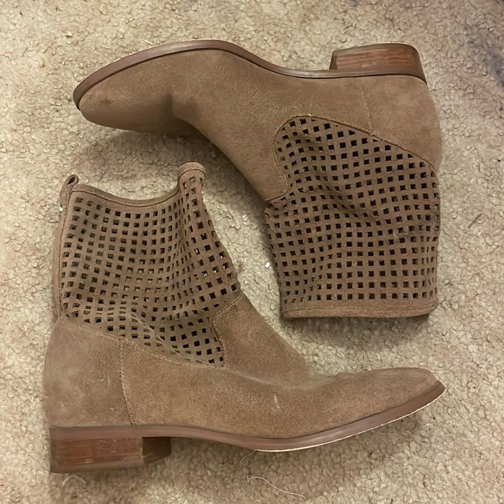 MICHAEL KORS LIGHT BROWN BOOTIES